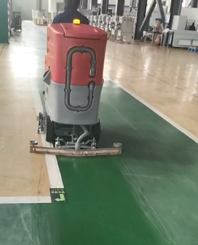 電氣設(shè)備公司采購(gòu)駕駛式洗地機(jī)GX7R