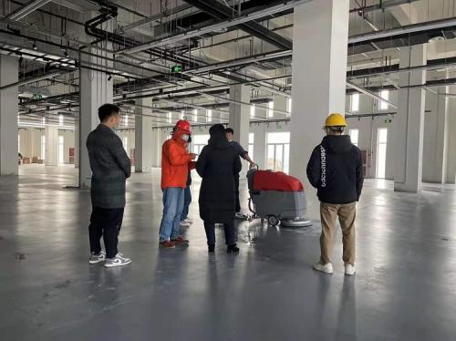 加工倉(cāng)儲(chǔ)公司選擇洗地機(jī)、工業(yè)吸塵器等清潔設(shè)備